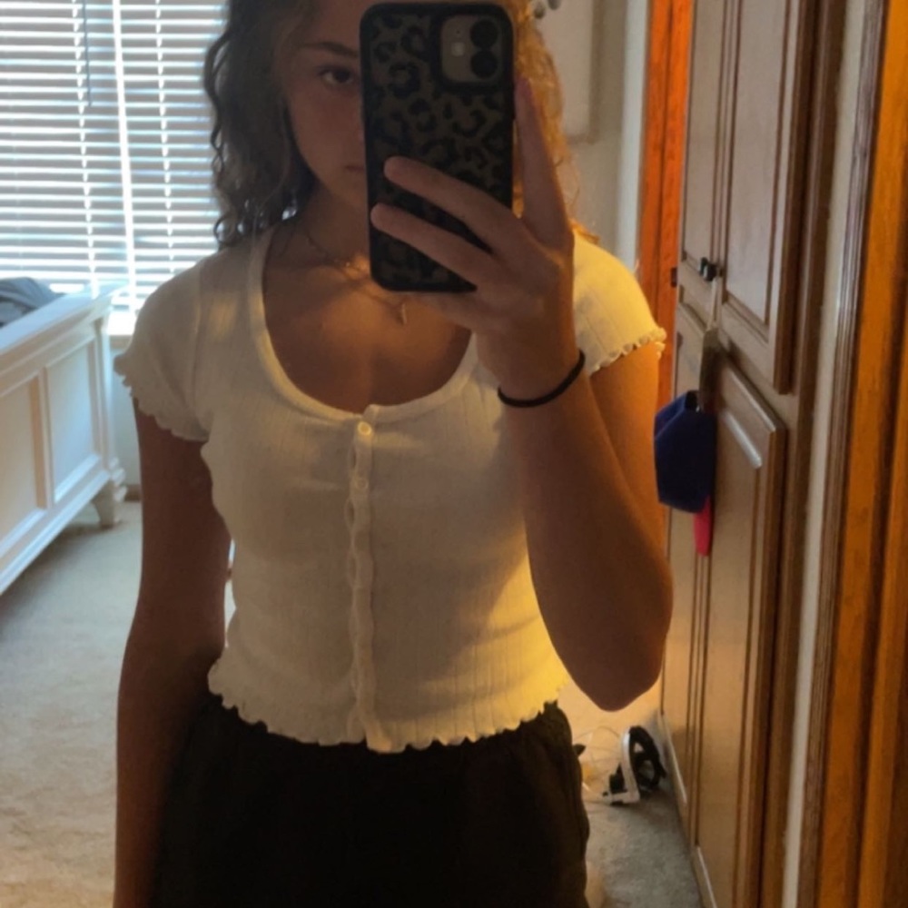 Brandy Melville/John Galt white button up t-shirt size Small